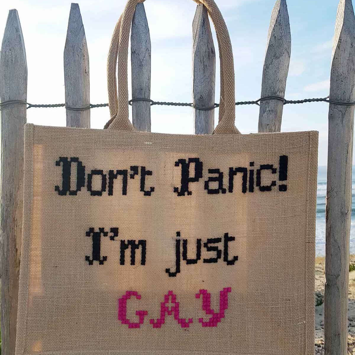 CABAS DE PLAGE ECRU, DON'T PANIC! I'M JUST GAY, BY BROC INTO THE MOON
