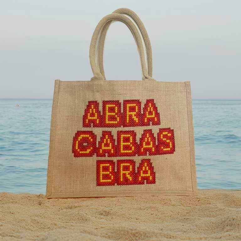 CABAS DE PLAGE EN TOILE DE JUTE LAMINEE,BRODERIE A LA MAIN AUX POINTS DE CROIX, EFFET NEON VINTAGE