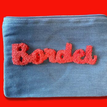 Petite pochette bleue ciel en toile de jute et coton, broderie punch needle "Bordel" fils DMC rouge by broc into the moon