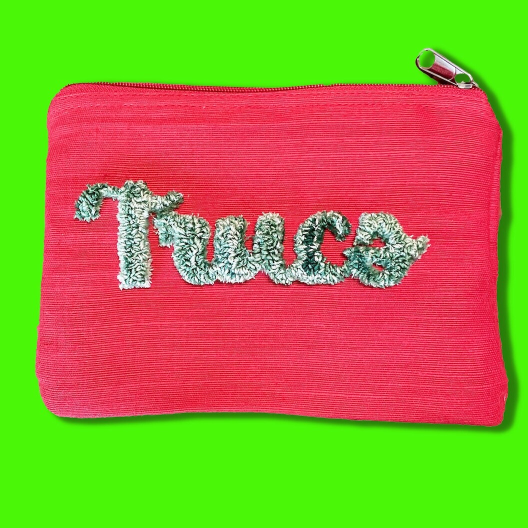 Pochette rouge 70% jute 30% coton, broderie en punch needle 