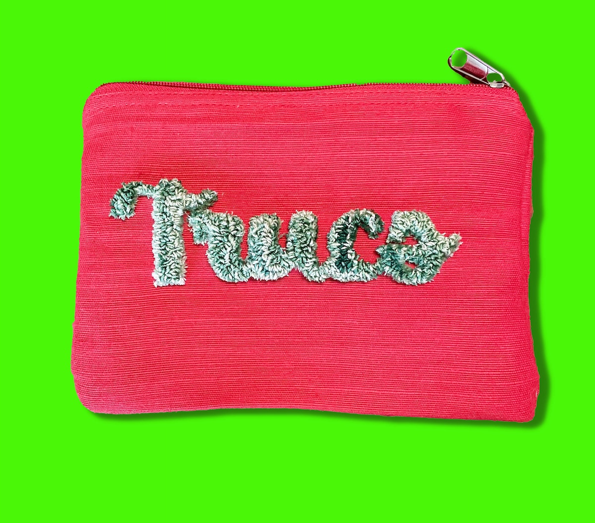 Pochette rouge 70% jute 30% coton, broderie en punch needle 