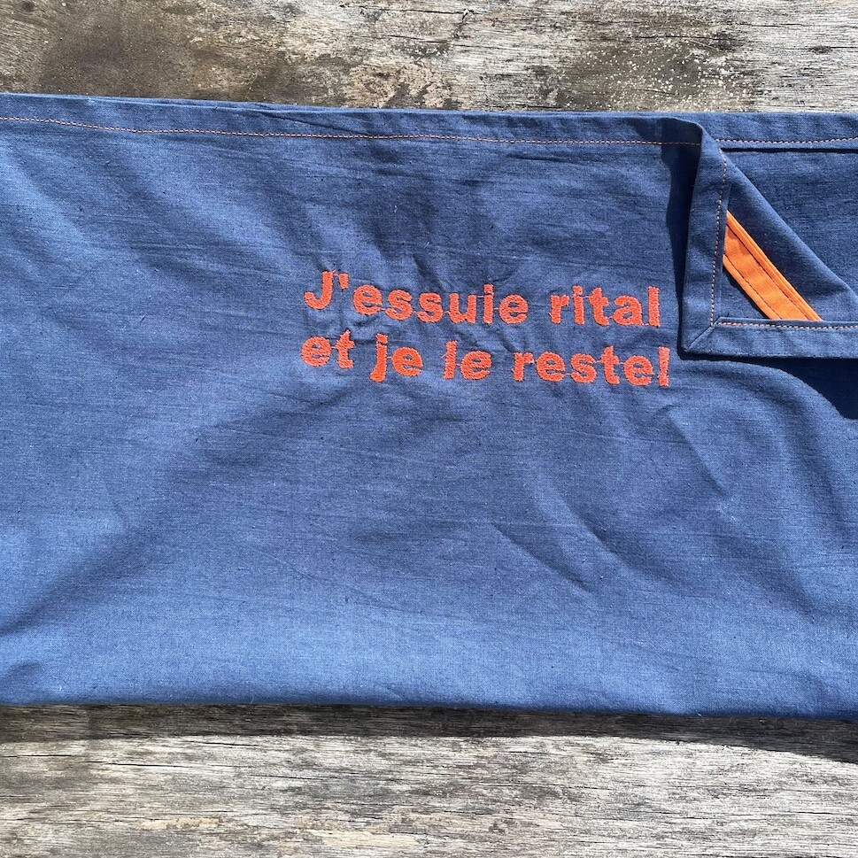 Torchon de cuisine upcyclé et brodé 