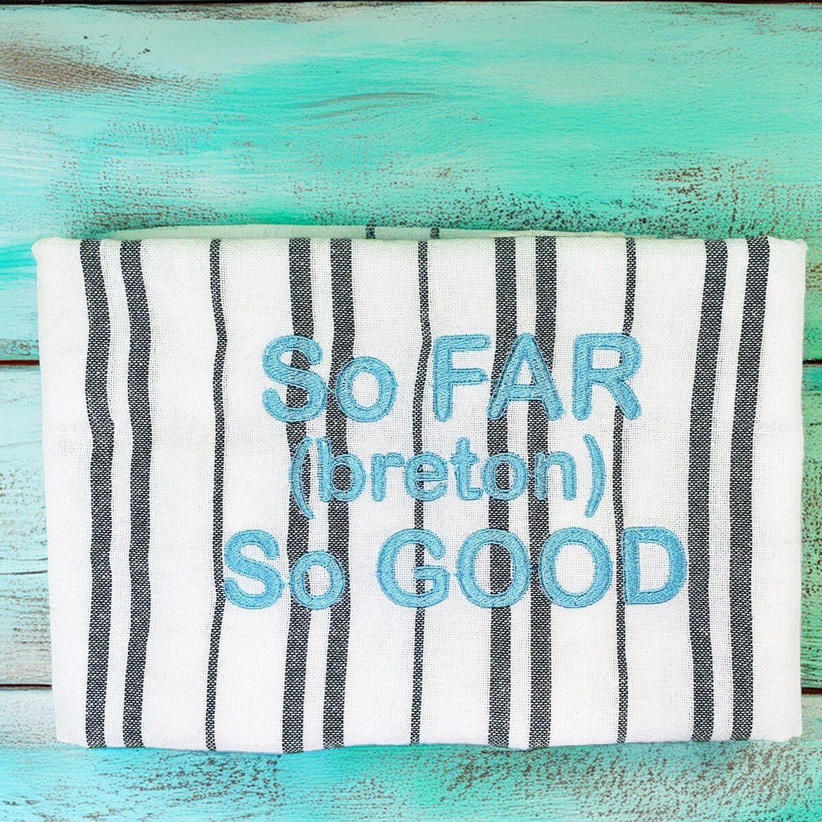 TORCHON DE CUISINE EN COTON RAYE BLEU BRODERIE SO FAR (BRETON) SO GOOD fil turquoise