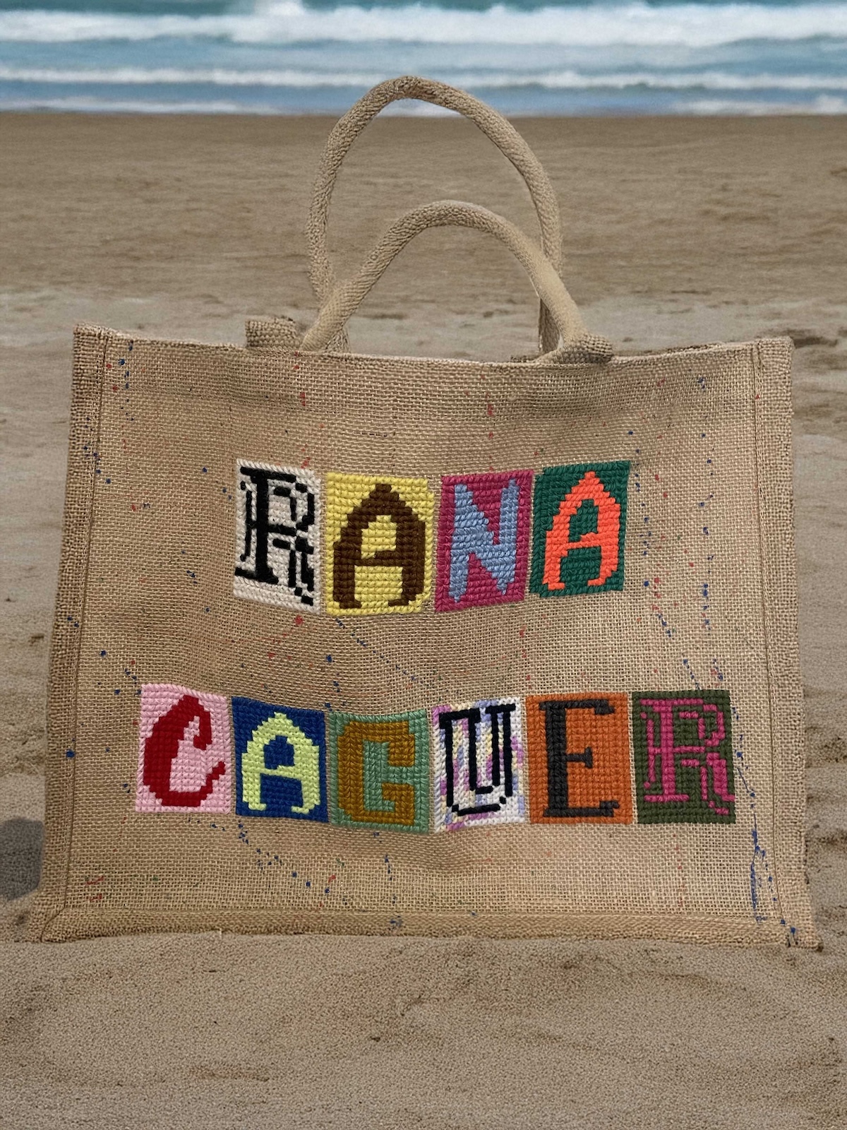 CABAS EN TOILE DE JUTE LAMINEE ECRU, BRODERIE PUNK EN POINT DE CROIX, RANA CAGUER