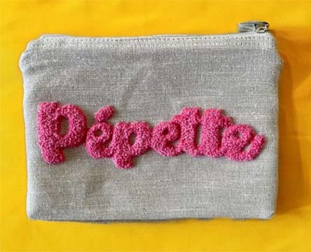 POCHETTE EN TOILE DE JUTE ET COTON ECRU, BRODERIE PUNCH NEEDLE PEPETTE ROSE