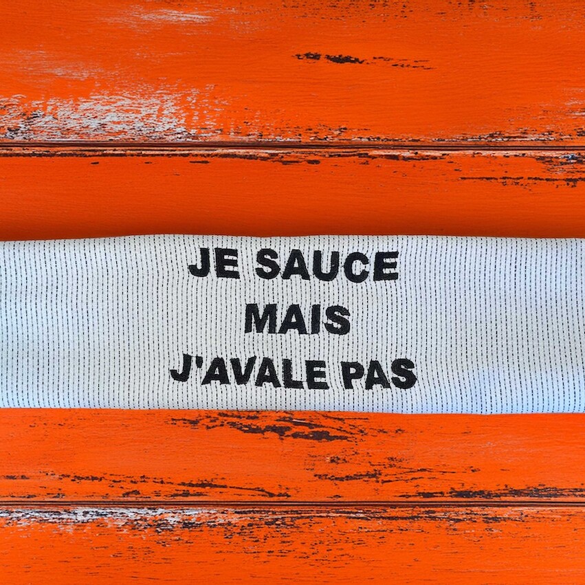 TORCHON EN COTON NOIR ET BLANC, BRODERIE JE SAUCE MAIS J'AVALE PAS NOIRE 50X70 CM
