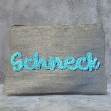 POCHETTE BLEU CIEL BRODERIE PUNCH NEEDLE SCHNECK TURQUOISE